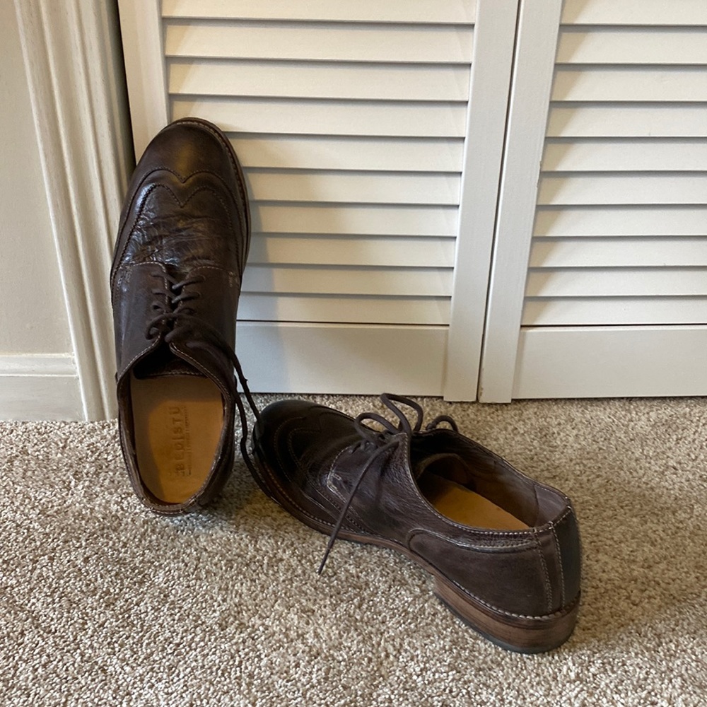 Bedstu men’s wingtips barely worn.